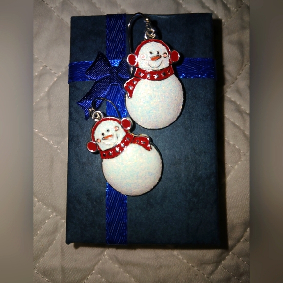 BETSEY JOHNSON " FROSTY THE SNOWMAN" ENAMELED DANGLE EARRINGS NWOT - Picture 1 of 9